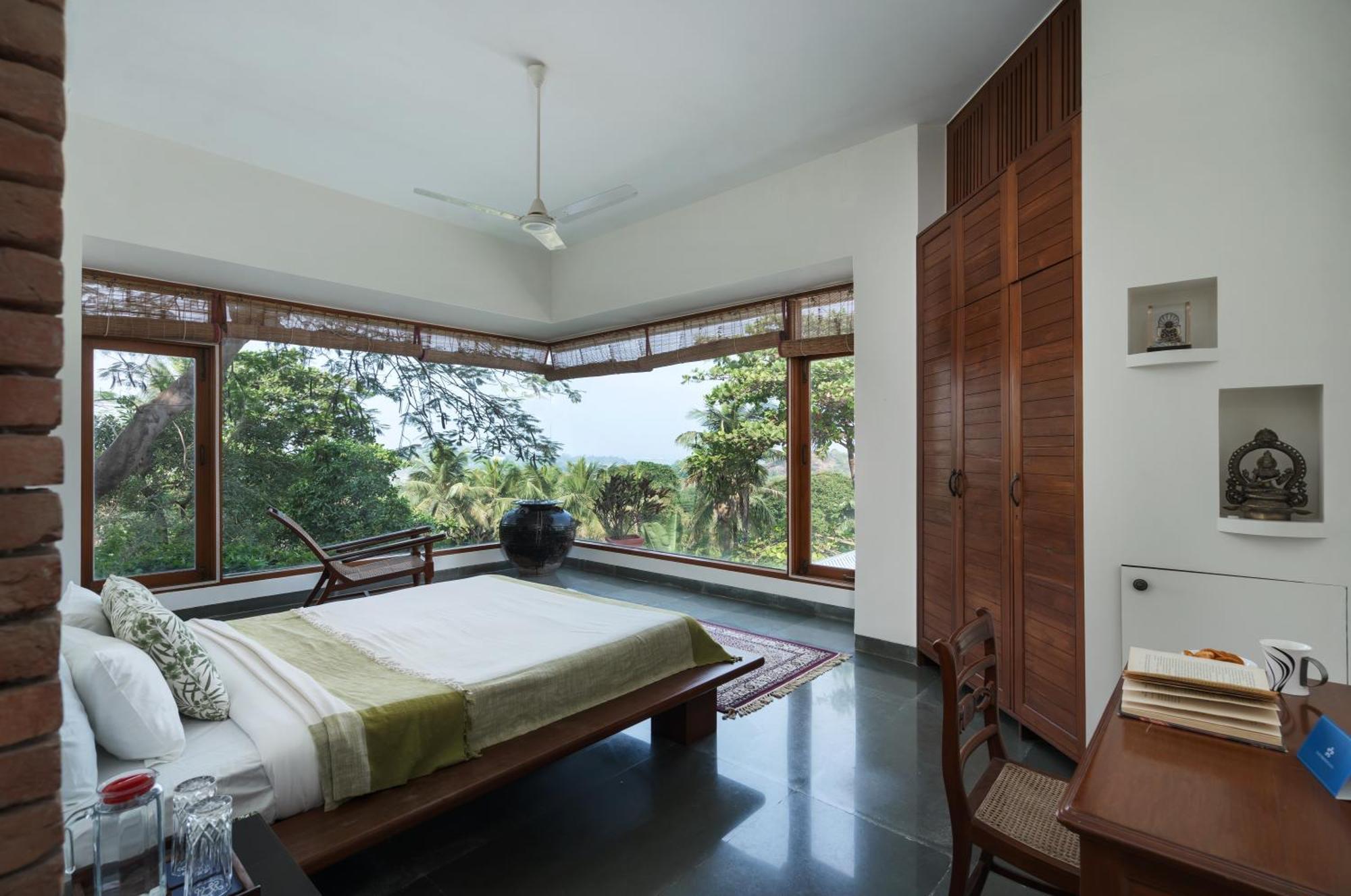 Saffronstays Pride Rock Mandve Экстерьер фото